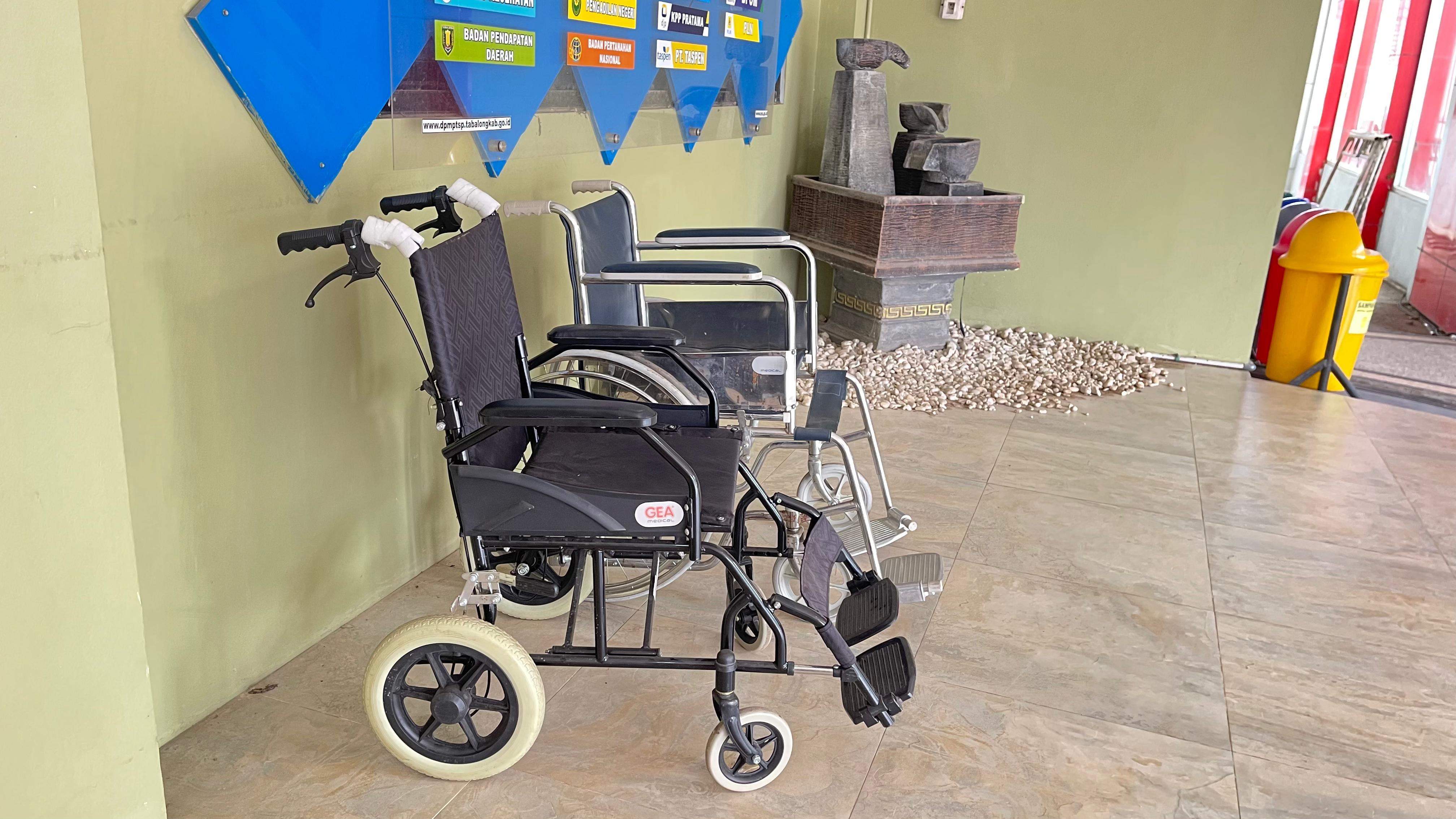 Kursi roda untuk disabilitas